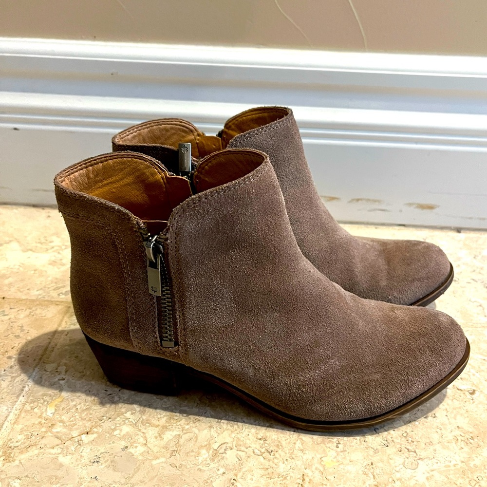 Lucky brand booties size 6, brown suede
